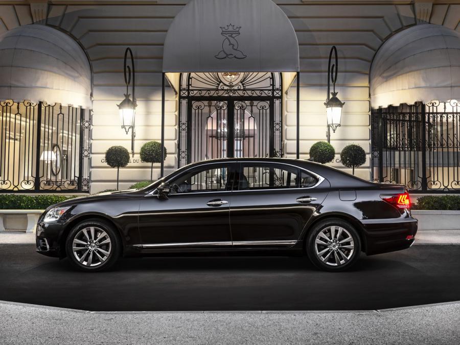  Lexus LS460L 2012 года  (EU) (фото 8 из 12)